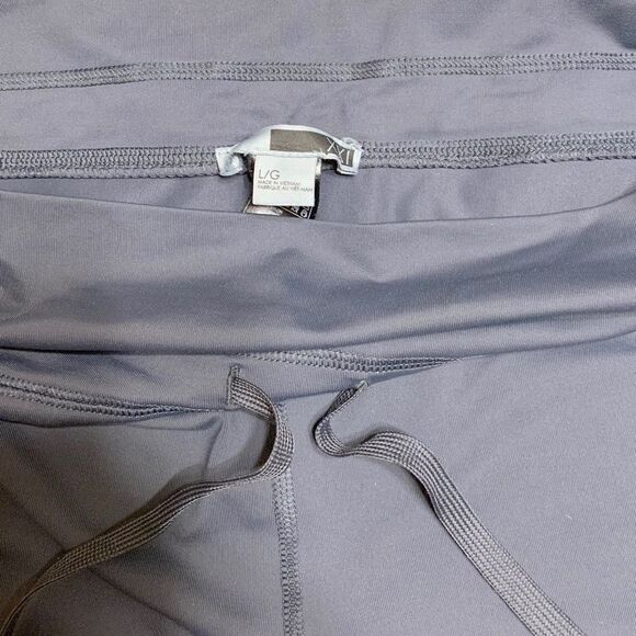 Forever 21 Grey Capri workout Pants. - Picture 2 of 3